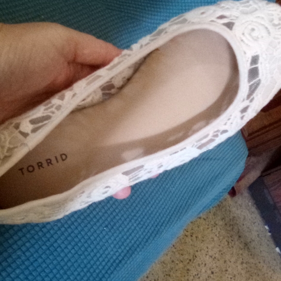 9W Torrid cream lace flats - Picture 2 of 7